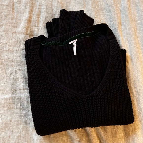 Free People Damsel Black Bell Sleeve Knit Sweater size medium - Picture 13 of 16